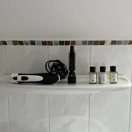 Gemuetliche Helle Dach-wohnung In Frankfurt *