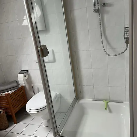 Gemuetliche Helle Dach-wohnung In Frankfurt Daire