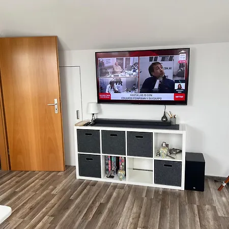 Gemuetliche Helle Dach-wohnung In Frankfurt