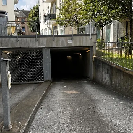 Gemuetliche Helle Dach-wohnung In Frankfurt דירה *