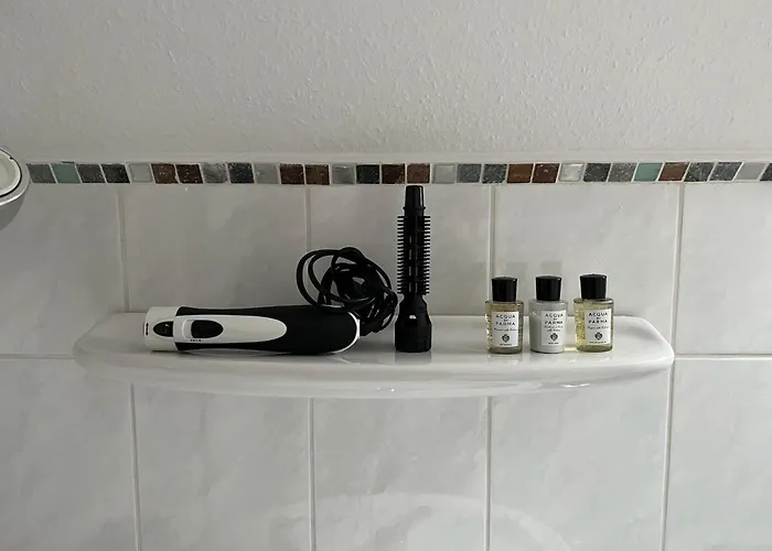 Gemuetliche Helle Dach-wohnung In Frankfurt *