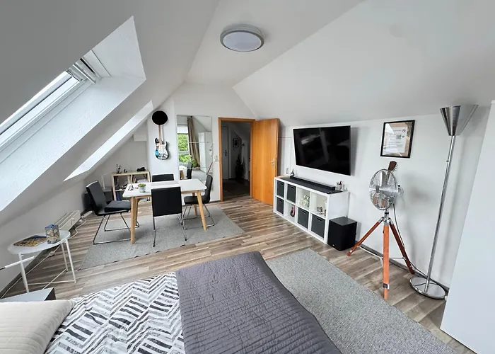 Gemuetliche Helle Dach-wohnung In Frankfurt Франкфурт-на-Майне